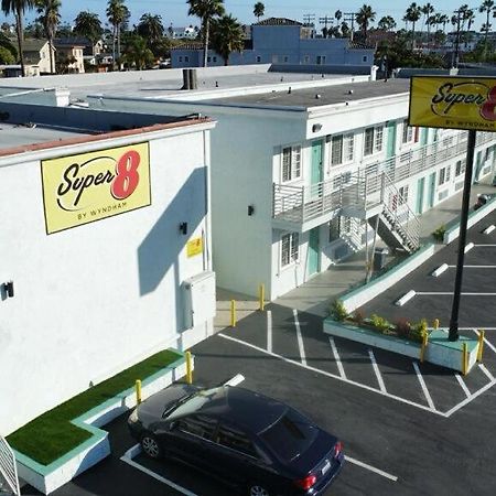 Super 8 By Wyndham Oceanside Downtown Hotell Exteriör bild
