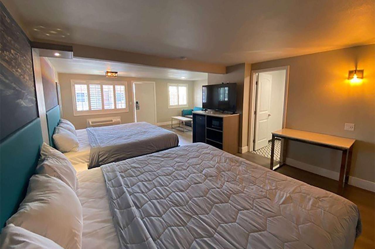 Super 8 By Wyndham Oceanside Downtown Hotell Exteriör bild