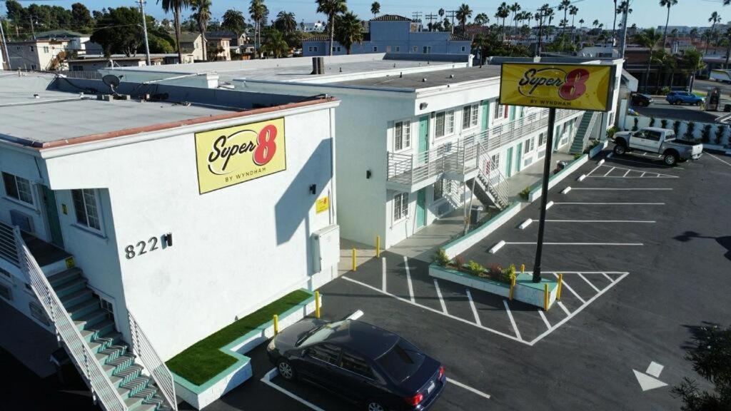 Super 8 By Wyndham Oceanside Downtown Hotell Exteriör bild