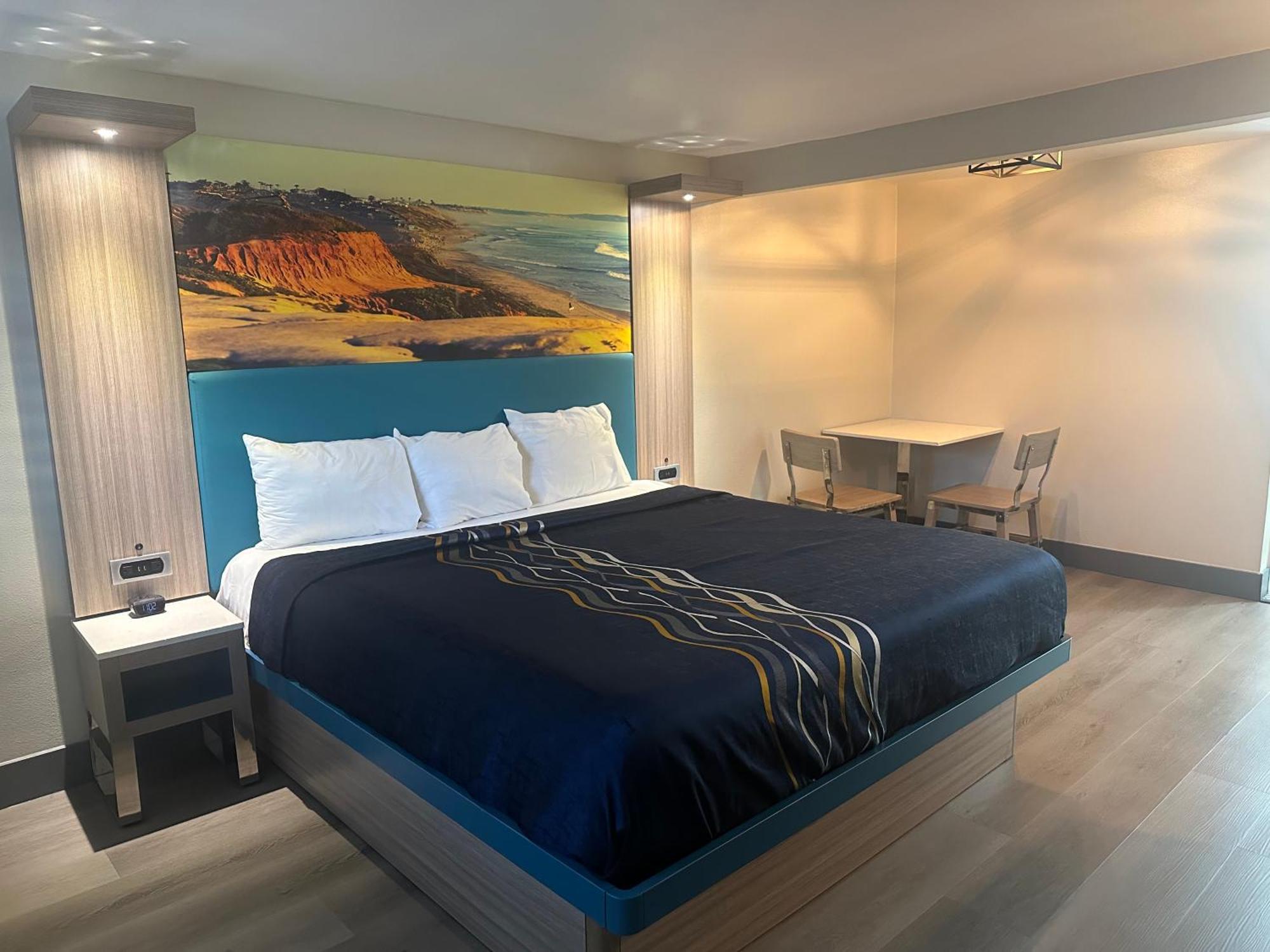 Super 8 By Wyndham Oceanside Downtown Hotell Exteriör bild