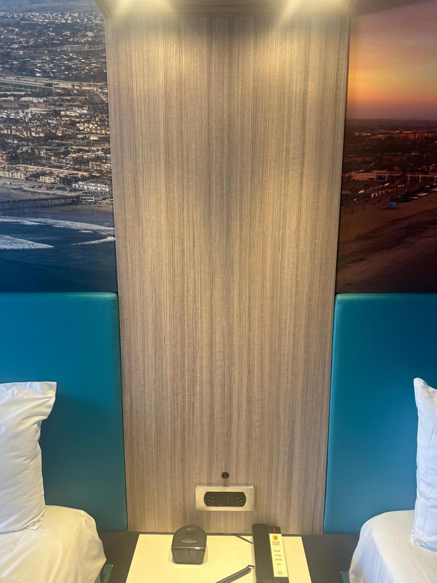 Super 8 By Wyndham Oceanside Downtown Hotell Exteriör bild