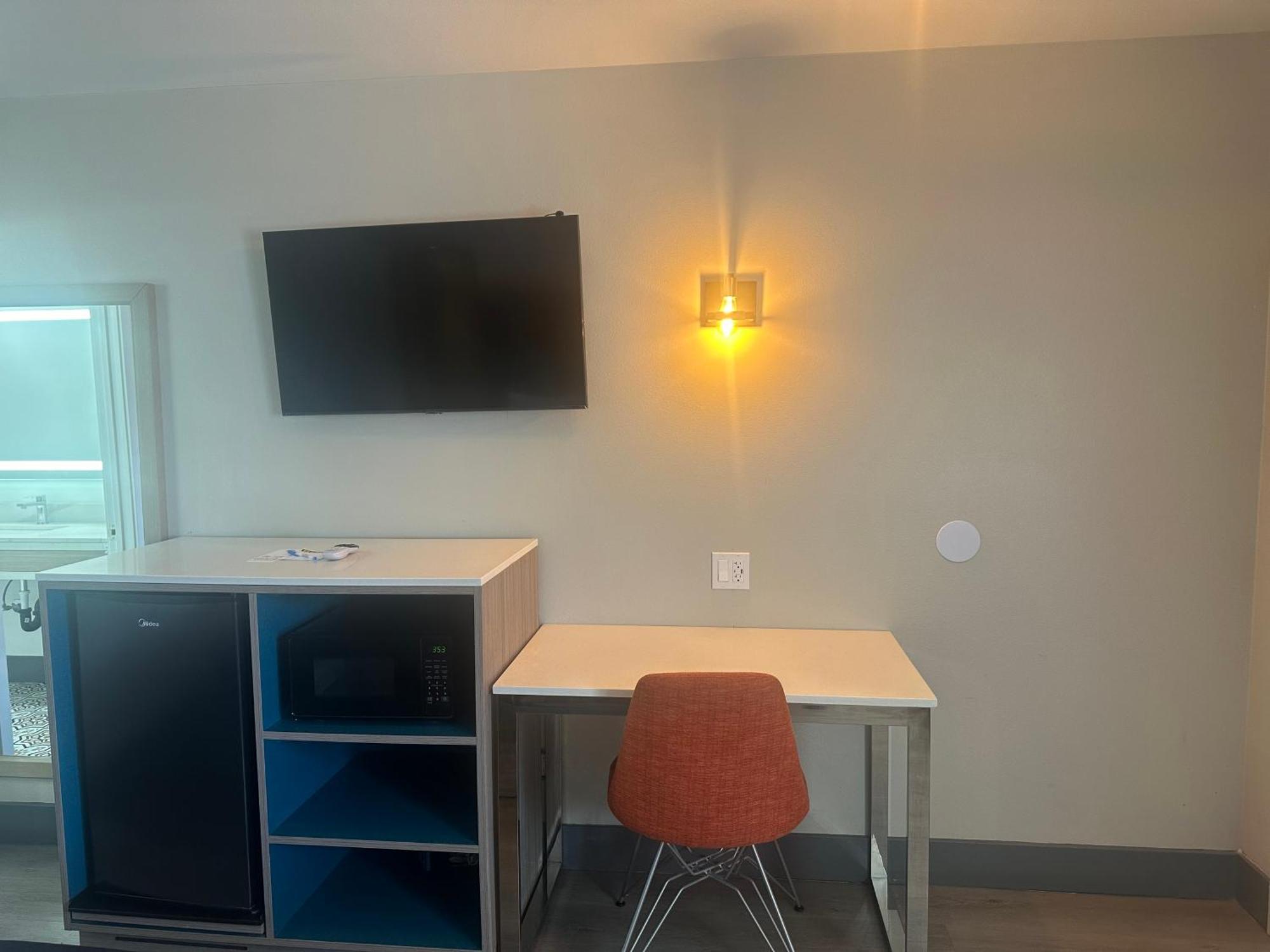 Super 8 By Wyndham Oceanside Downtown Hotell Exteriör bild