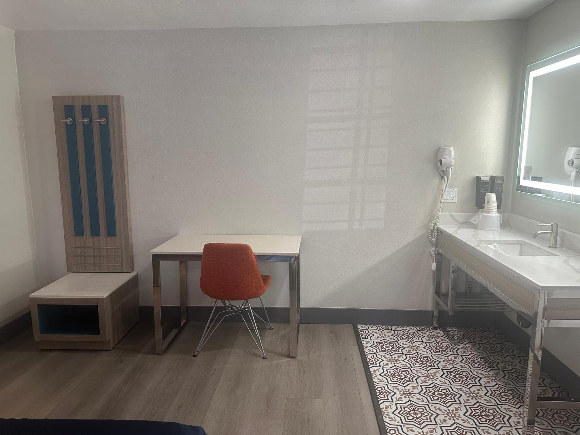 Super 8 By Wyndham Oceanside Downtown Hotell Exteriör bild