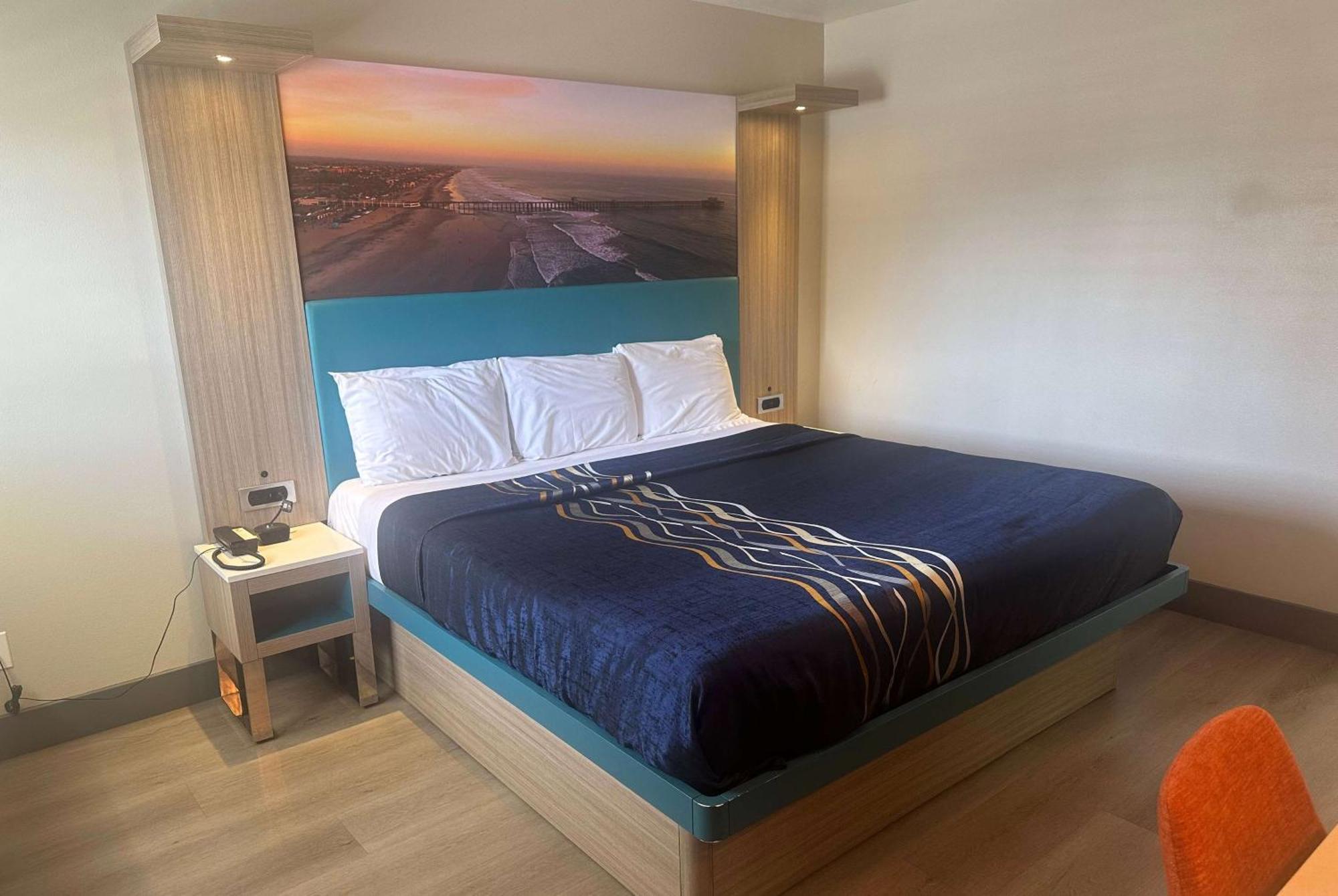 Super 8 By Wyndham Oceanside Downtown Hotell Exteriör bild