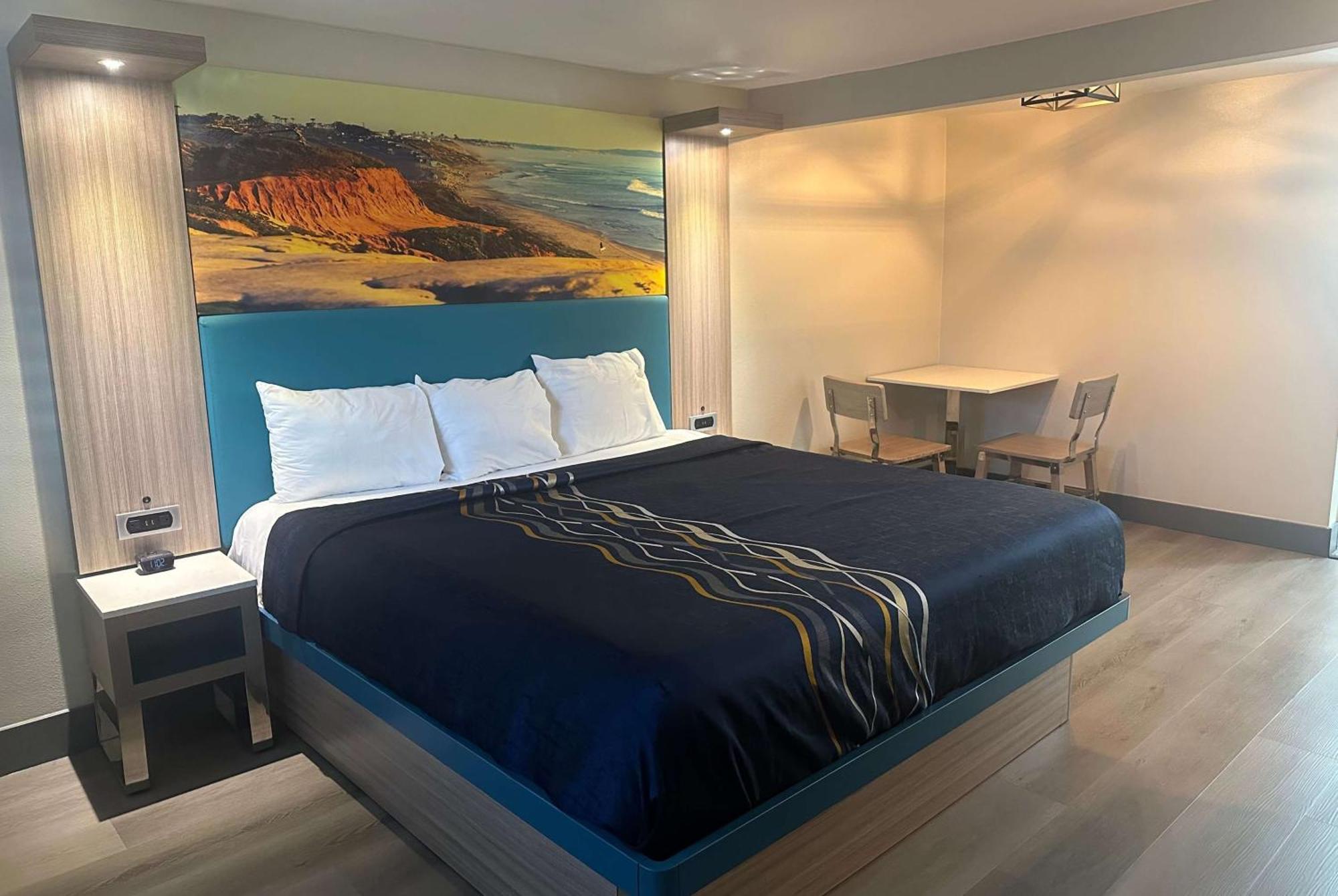 Super 8 By Wyndham Oceanside Downtown Hotell Exteriör bild