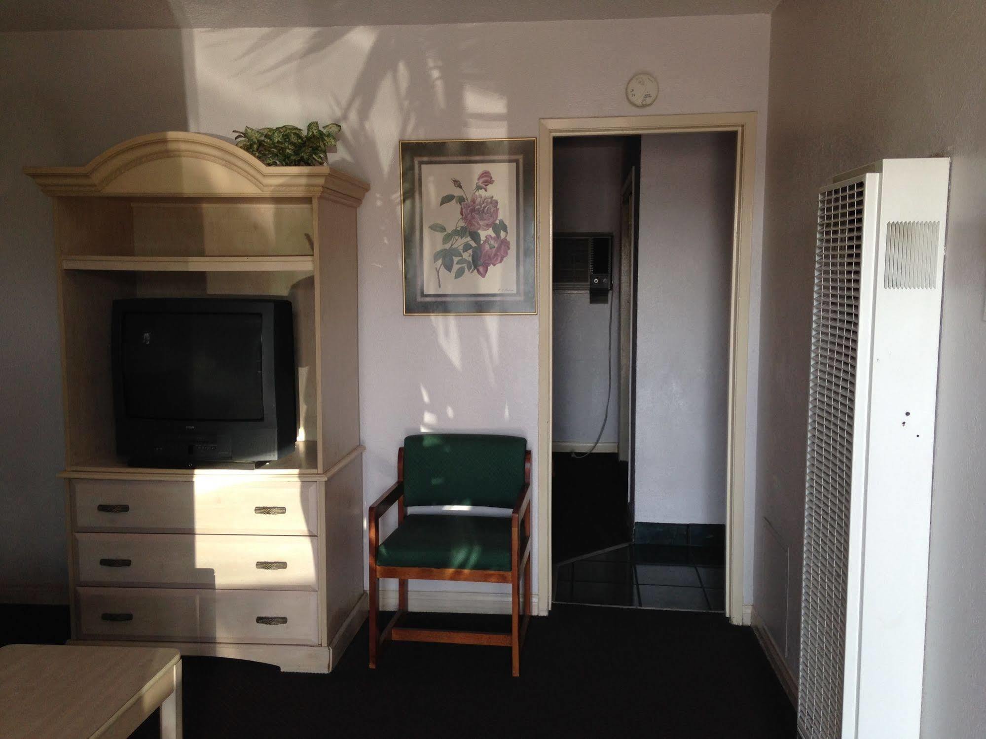 Super 8 By Wyndham Oceanside Downtown Hotell Exteriör bild